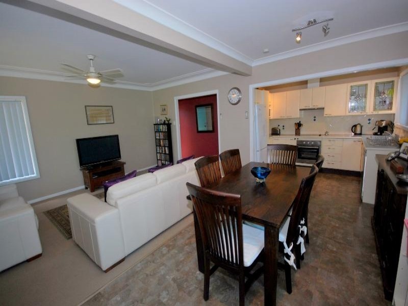 2 Opala Avenue, Wyoming NSW 2250