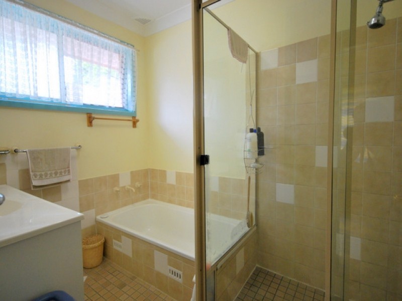 19 Sunnyside Avenue, Point Clare NSW 2250