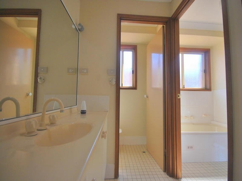 8 Arrawarra Street, Narara NSW 2250