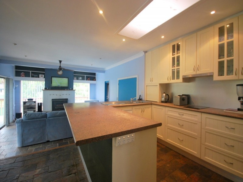 86 Orange Pde, Wyoming NSW 2250