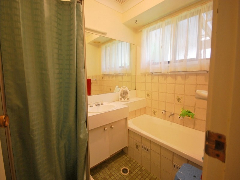 3 Cranbrook St, Wyoming NSW 2250