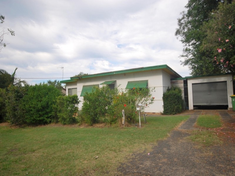 4 Takari Avenue, Point Clare NSW 2250