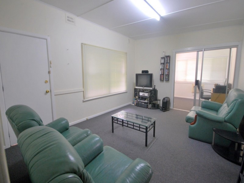 4 Takari Avenue, Point Clare NSW 2250