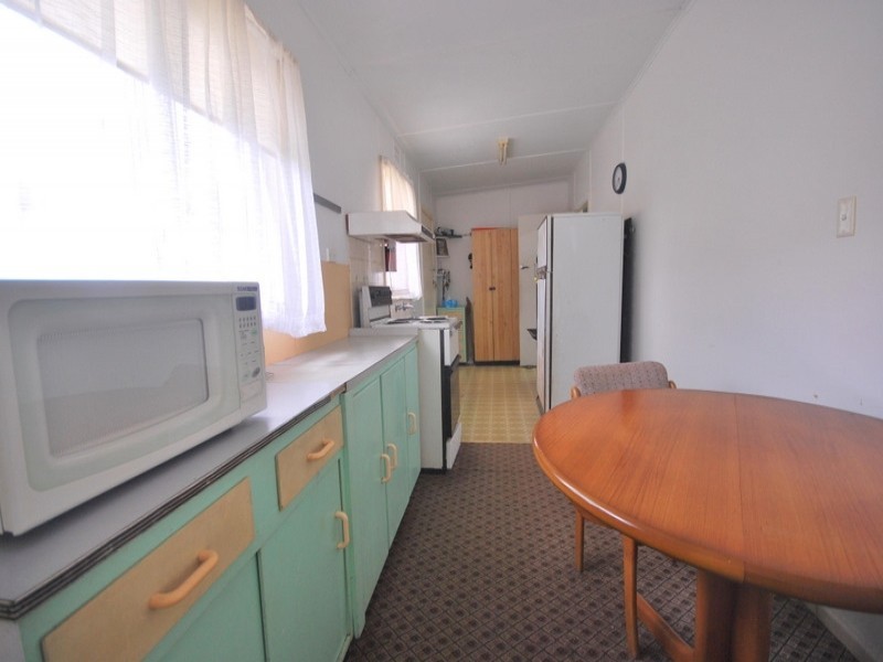 4 Takari Avenue, Point Clare NSW 2250