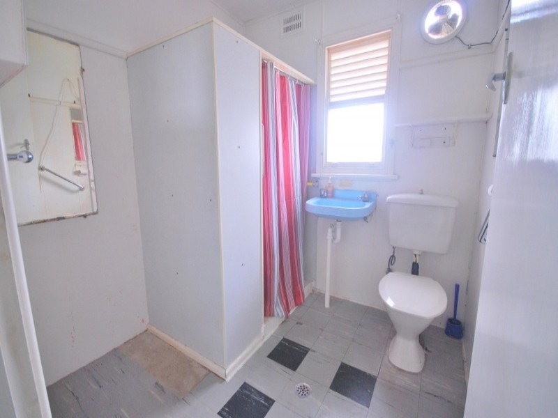 4 Takari Avenue, Point Clare NSW 2250