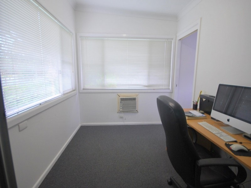 4 Takari Avenue, Point Clare NSW 2250