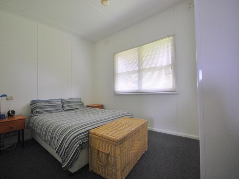 4 Takari Avenue, Point Clare NSW 2250