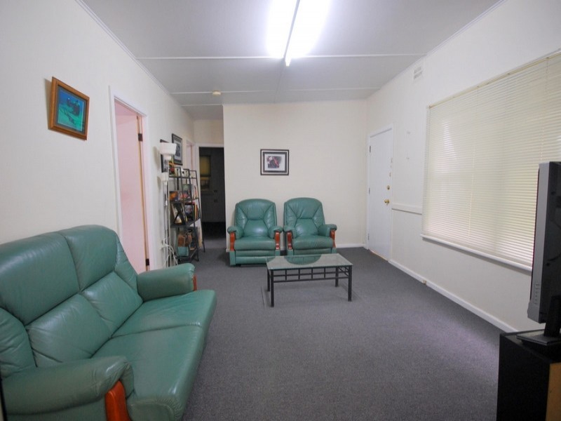 4 Takari Avenue, Point Clare NSW 2250