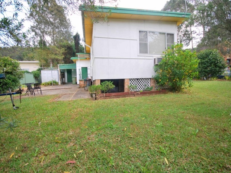 4 Takari Avenue, Point Clare NSW 2250