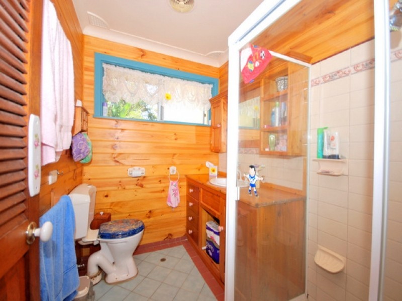 102 Turpentine Street, Wyoming NSW 2250