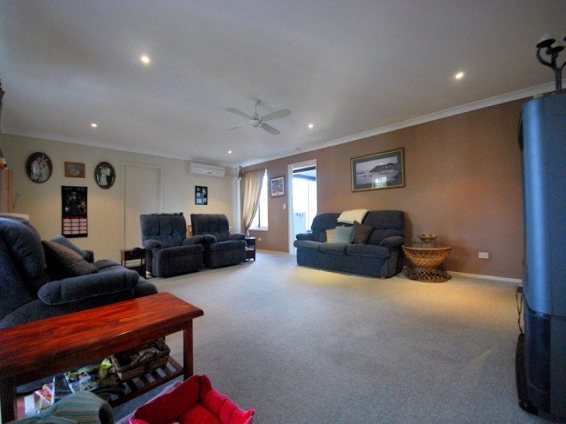 6 Ryton Close, Wyoming NSW 2250