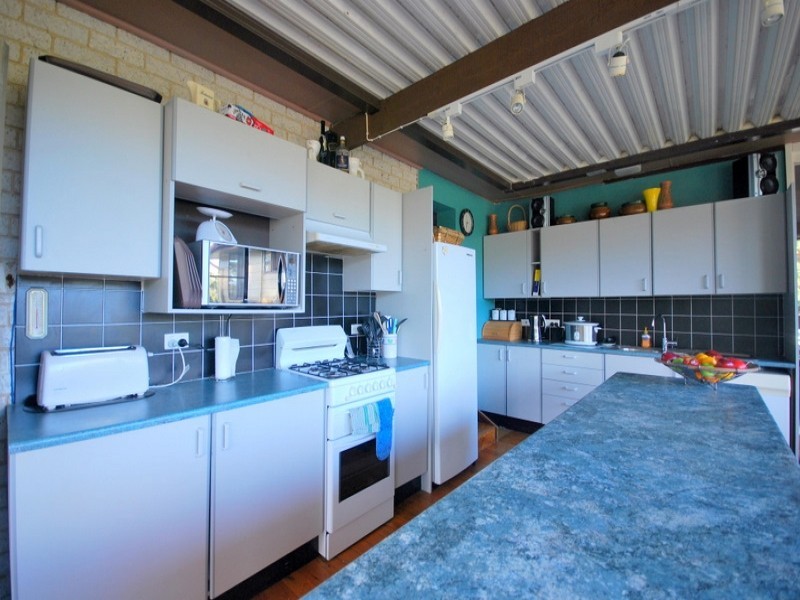 6 Ryton Close, Wyoming NSW 2250