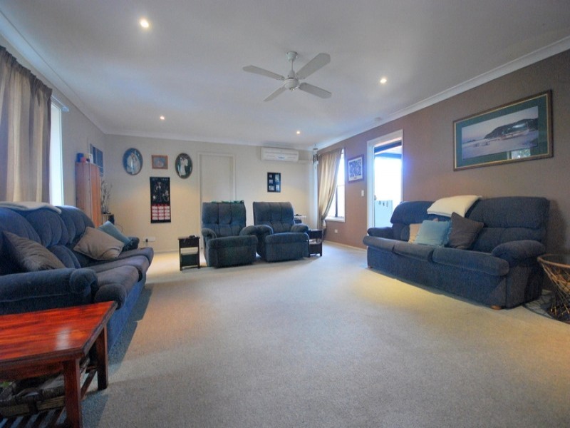 6 Ryton Close, Wyoming NSW 2250