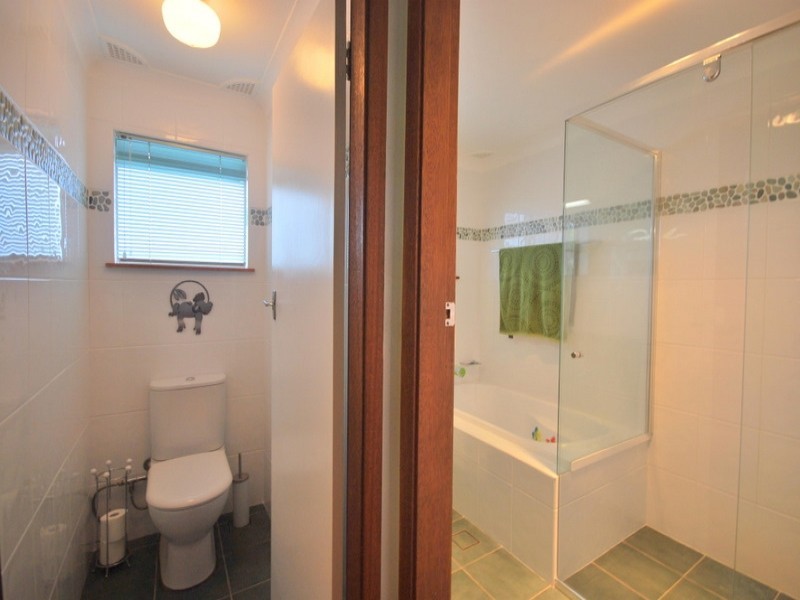 69 Crawford Crescent, Wyoming NSW 2250