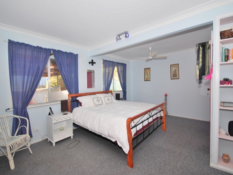 35 Maple Street, Wyoming NSW 2250