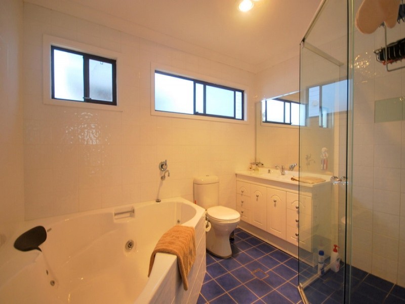 12 Hammersmith Road, Erina NSW 2250