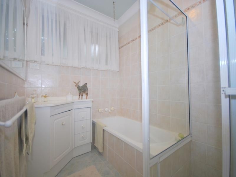 10 Nalkari Avenue, Wyoming NSW 2250