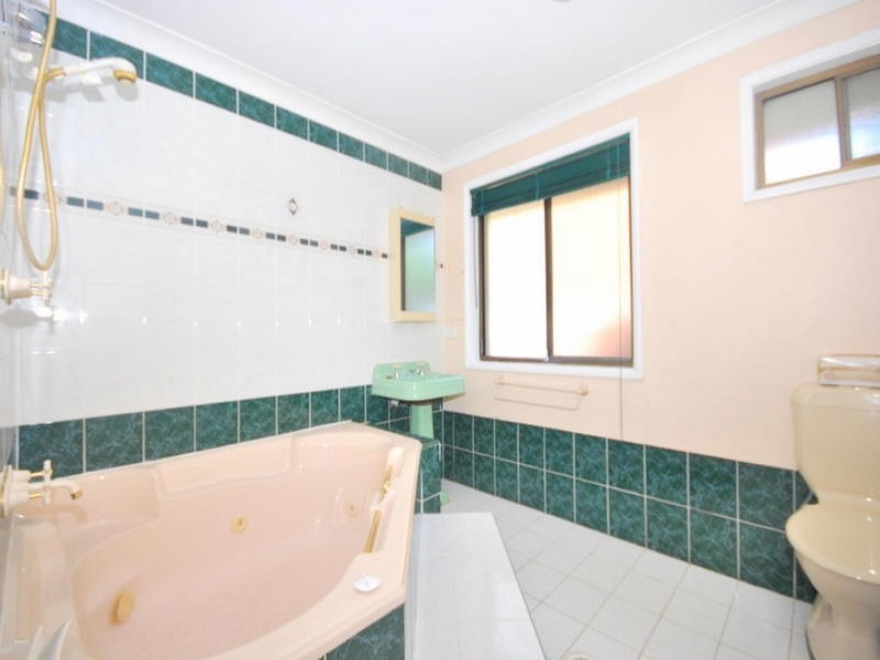 8 Barkala Street, Lisarow NSW 2250