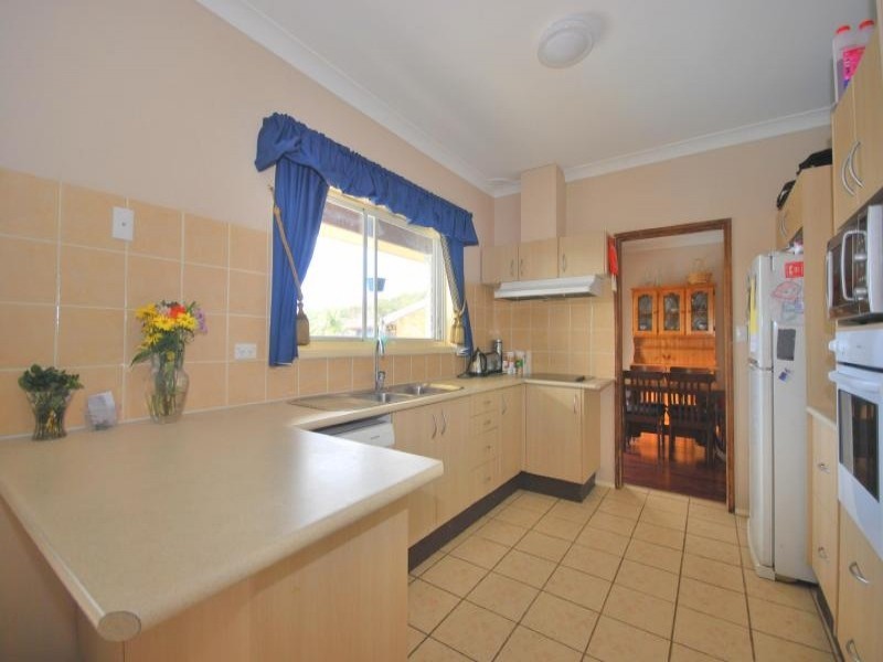 1 Rhonda Street, Wyoming NSW 2250