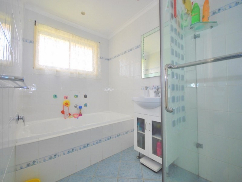 1 Rhonda Street, Wyoming NSW 2250