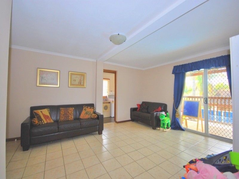 1 Rhonda Street, Wyoming NSW 2250