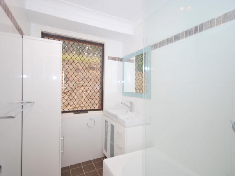 3 Calantha Drive, Wyoming NSW 2250