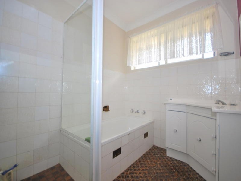 18 Chestnut Street, Wyoming NSW 2250