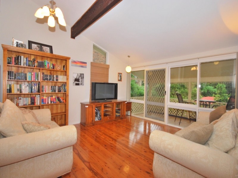 27 Elissa Crescent, Wyoming NSW 2250