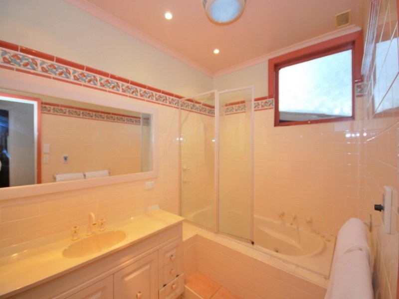 27 Elissa Crescent, Wyoming NSW 2250