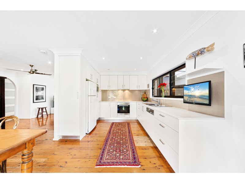 51 Crawford Crs, Wyoming NSW 2250