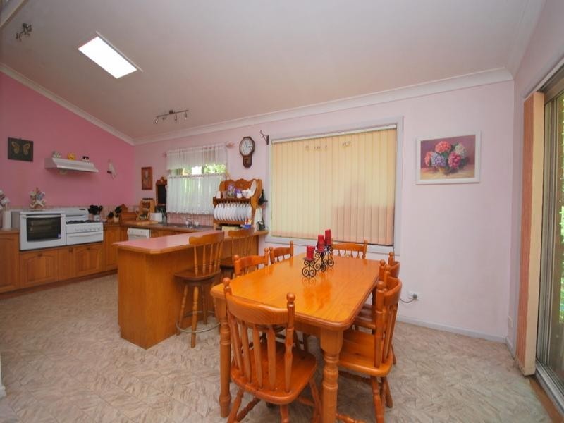 9 Adnamira Close, Wyoming NSW 2250