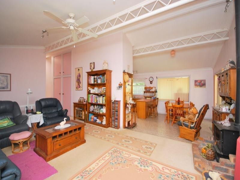 9 Adnamira Close, Wyoming NSW 2250