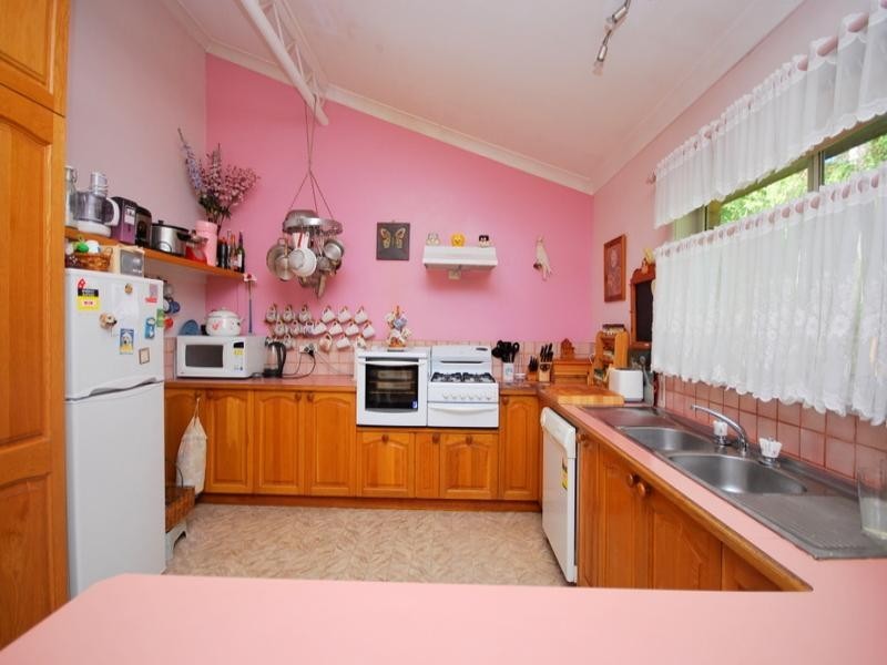 9 Adnamira Close, Wyoming NSW 2250