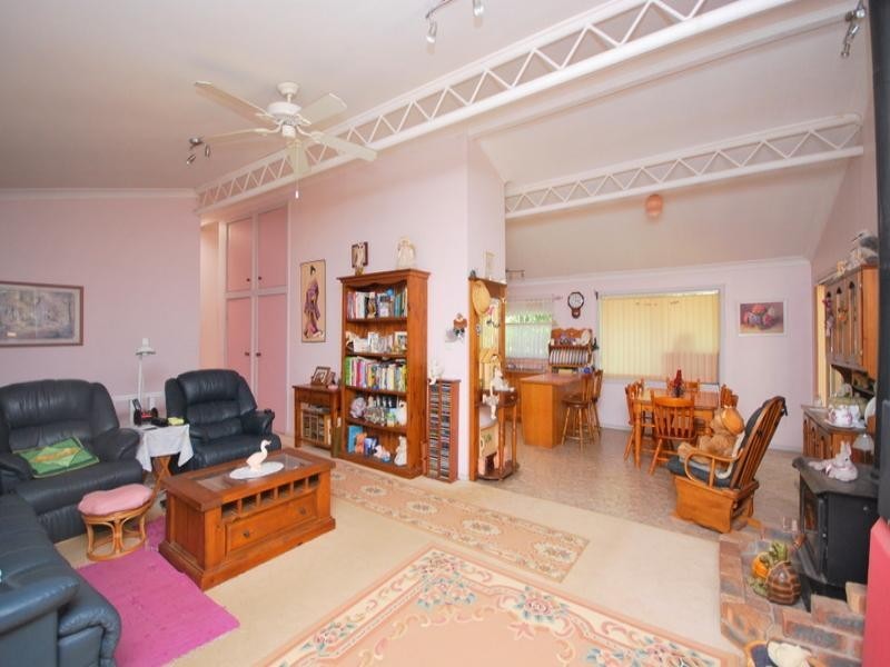 9 Adnamira Close, Wyoming NSW 2250