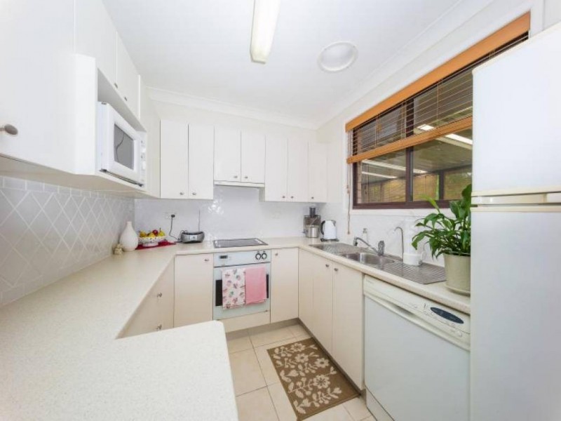 4 Kalori Avenue, Wyoming NSW 2250