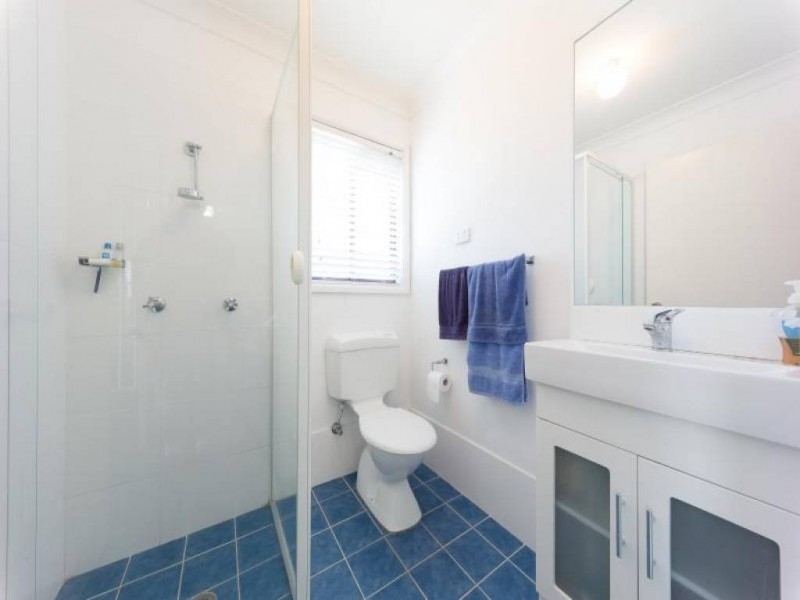 4 Kalori Avenue, Wyoming NSW 2250