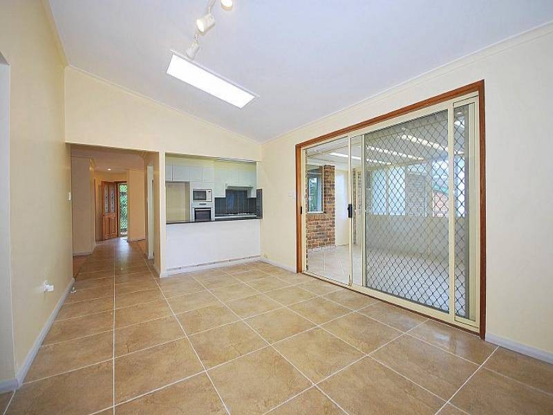 14 Valley View Road, Wyoming NSW 2250