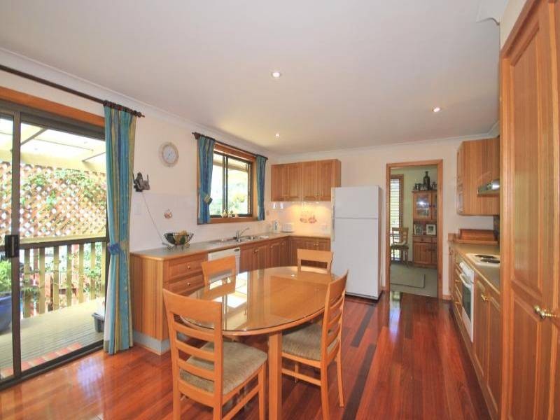 17 Dora Street, Lisarow NSW 2250