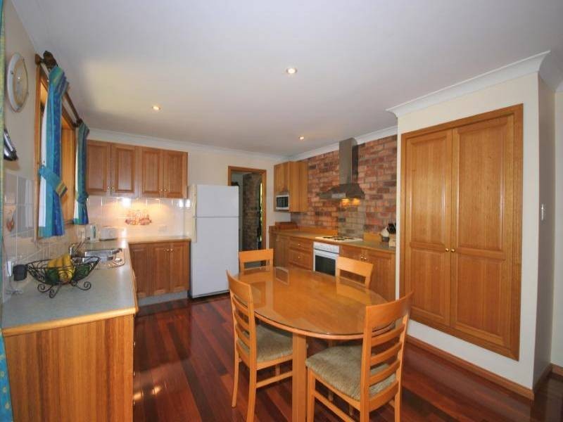 17 Dora Street, Lisarow NSW 2250