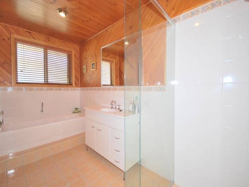 17 Dora Street, Lisarow NSW 2250