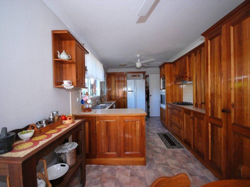 2 Bourbon Street, Wyoming NSW 2250