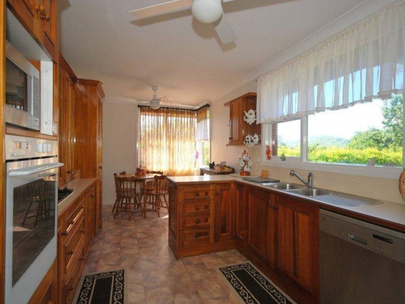 2 Bourbon Street, Wyoming NSW 2250