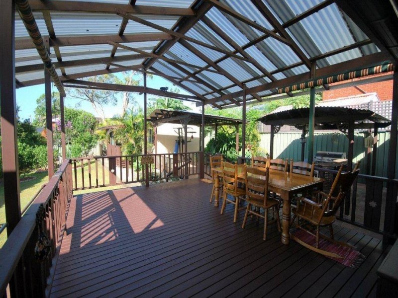 2 Bourbon Street, Wyoming NSW 2250