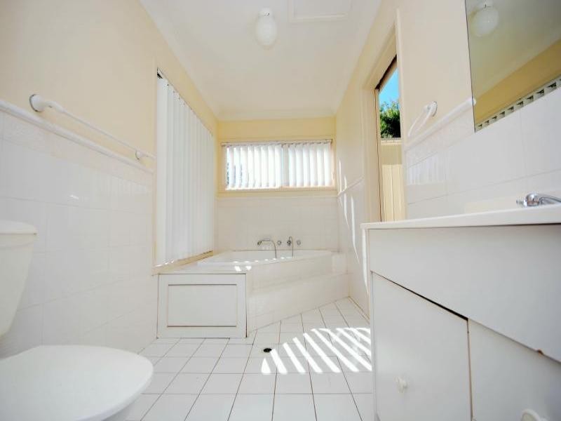18 Janine Close, Lisarow NSW 2250