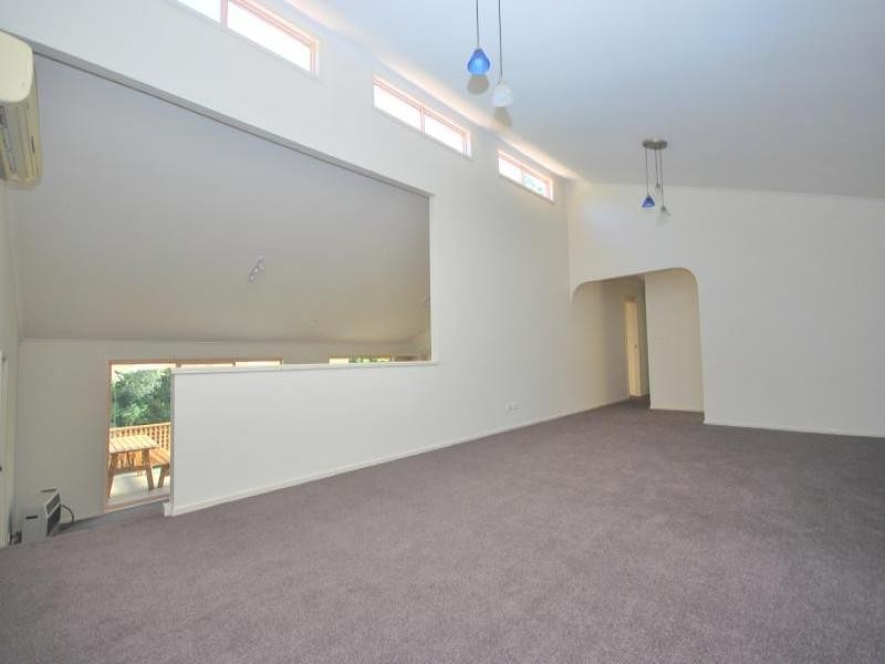 18 Janine Close, Lisarow NSW 2250