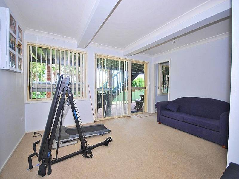 16 MacGregor Street, Wyoming NSW 2250