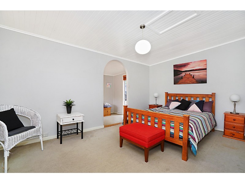 25 Delaware Rd, Niagara Park NSW 2250