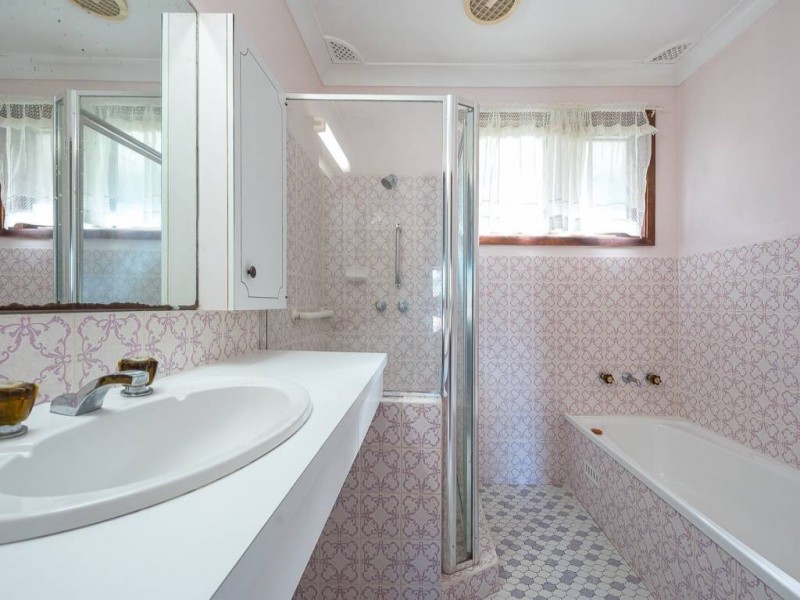 15 Unwin Close, Narara NSW 2250