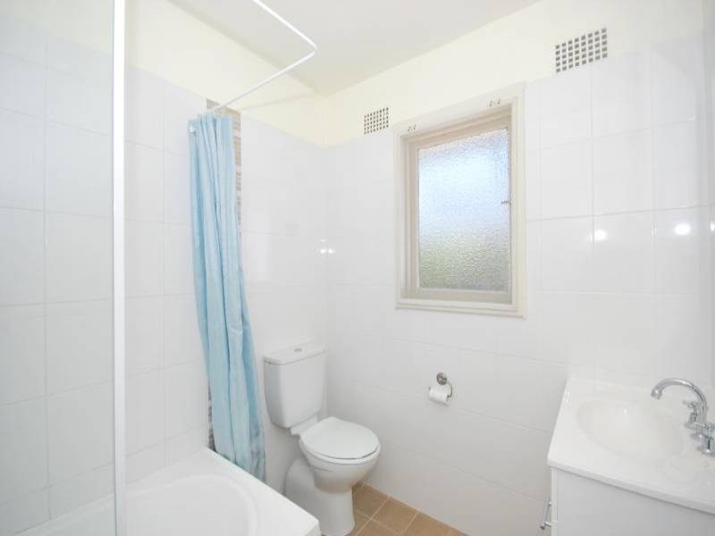 1/28 Renwick Street, Wyoming NSW 2250