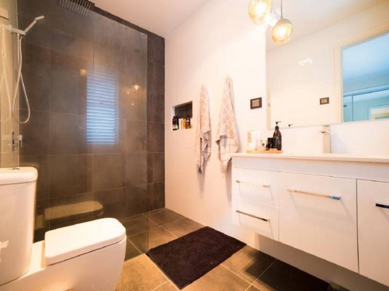 25 Koninderie Parade, Narara NSW 2250